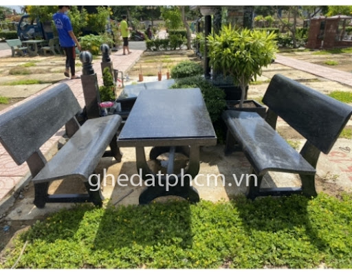 Nguyên tắc phối màu ghế đá dựa trên màu gạch và lối đi