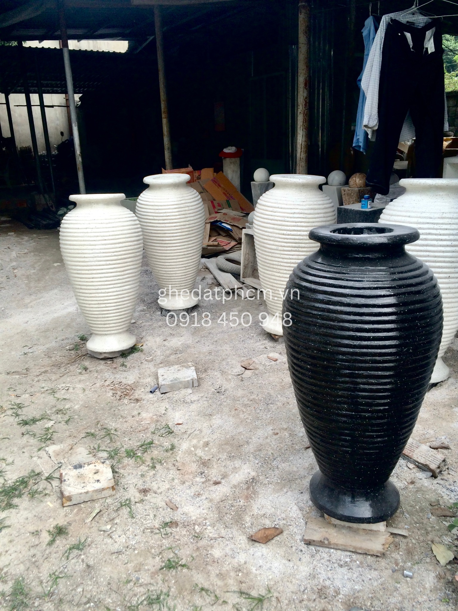 lu-nuoc-phong-thuy-trang-tri-san-vuon