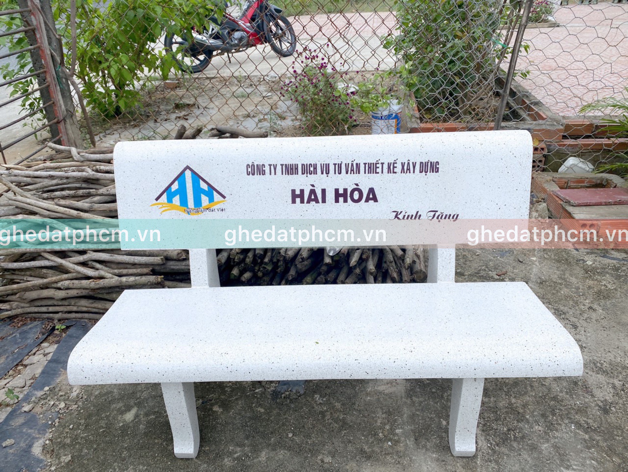 Ghế đá in logo công ty chất lượng